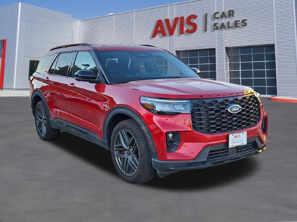 Used 2025 Ford Explorer ST-Line w/ ST-Line Street Pack AWD/4WD image 3