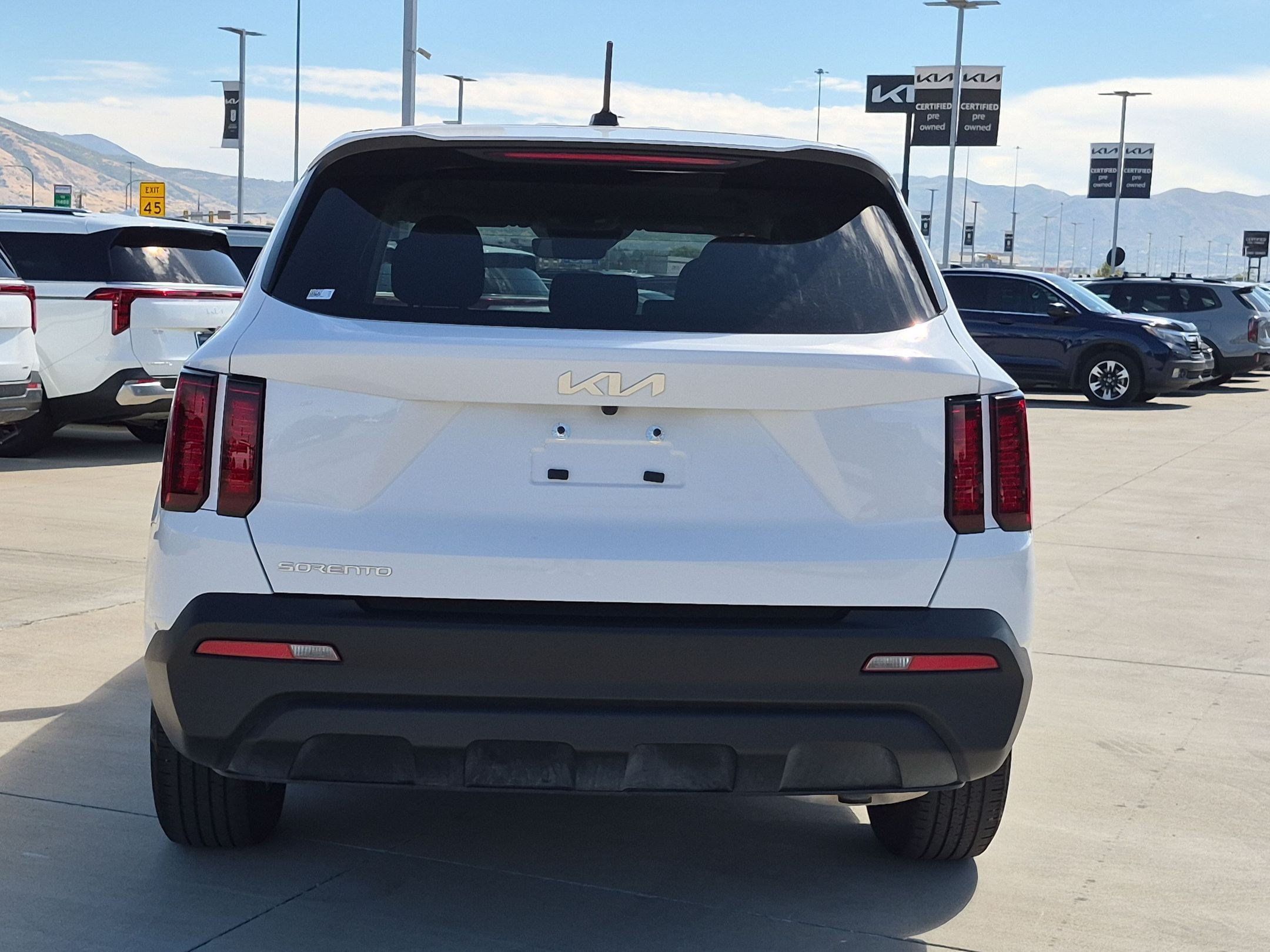 Certified 2023 Kia Sorento LX FWD image 4