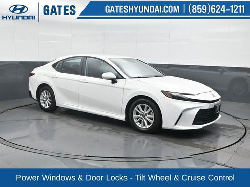 Used 2025 Toyota Camry LE image 4