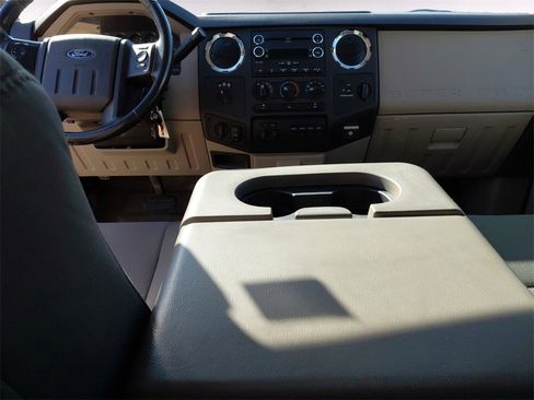 Used 2010 Ford F250 XLT image 10