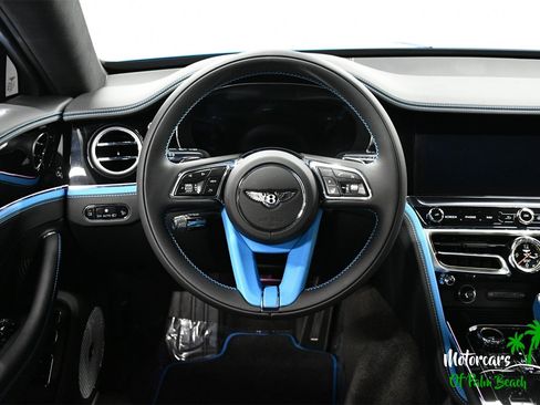 Used 2025 Bentley Flying Spur Plug-In Hybrid image 29