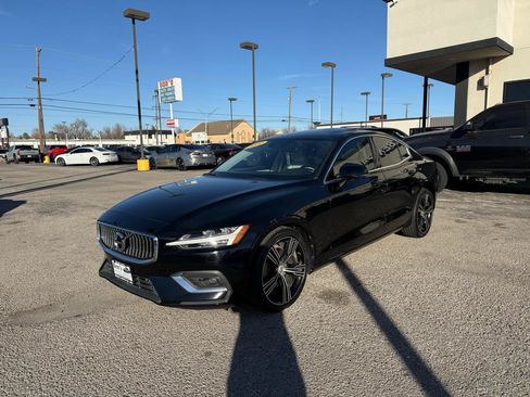 Used 2022 Volvo S60 B5 Inscription w/ Advanced Package FWD image 2