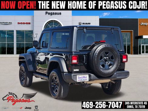 Used 2025 Jeep Wrangler Sport AWD/4WD image 4