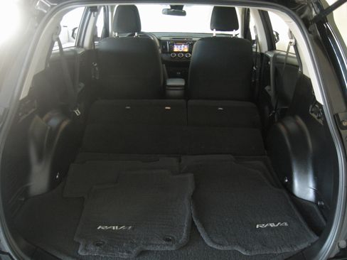 Used 2017 Toyota RAV4 LE image 19