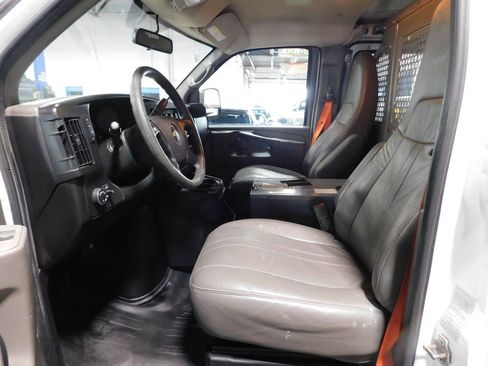Used 2015 Chevrolet Express 2500 image 29