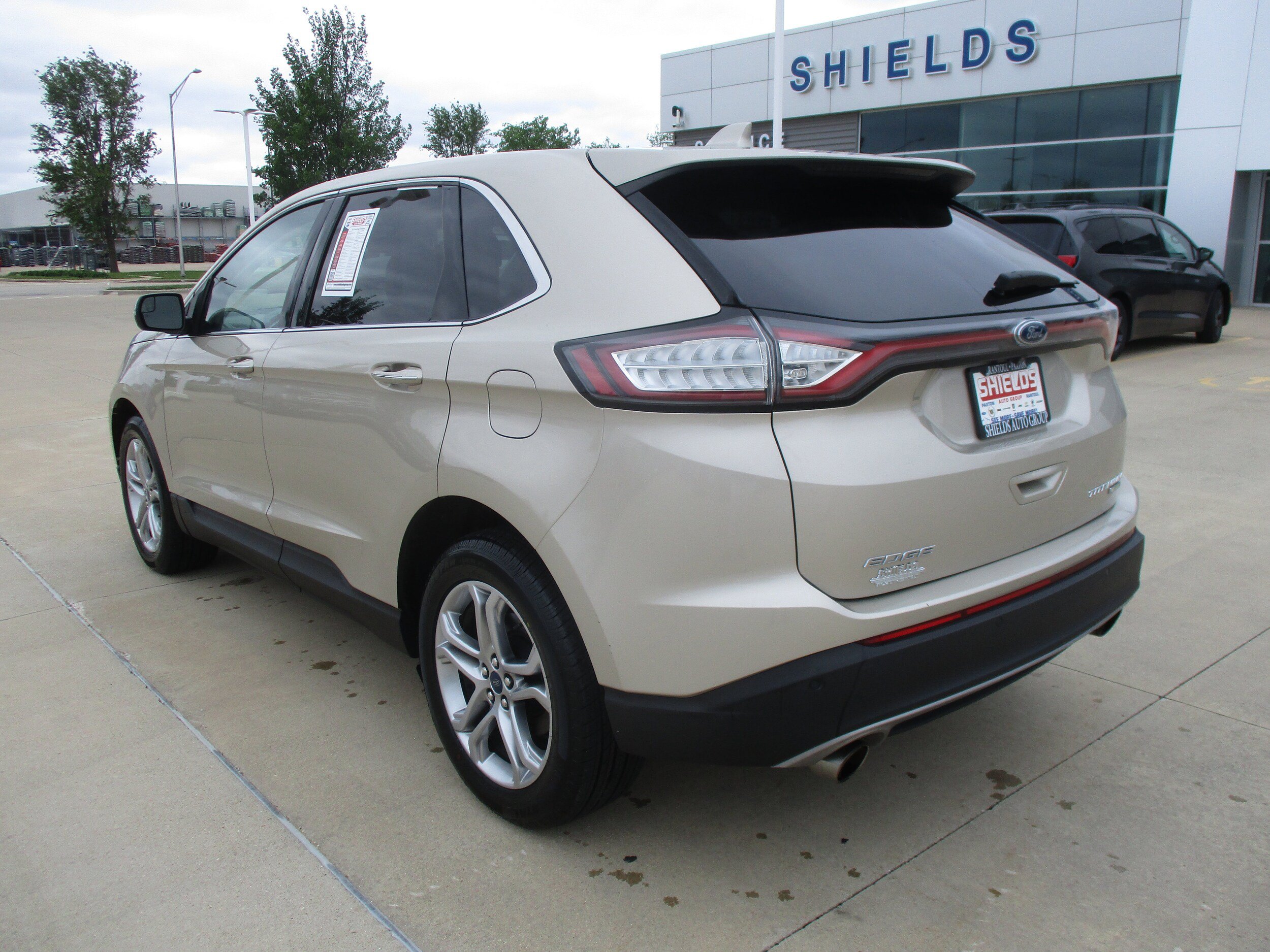 Used 2017 Ford Edge Titanium w/ Cold Weather Package FWD image 3