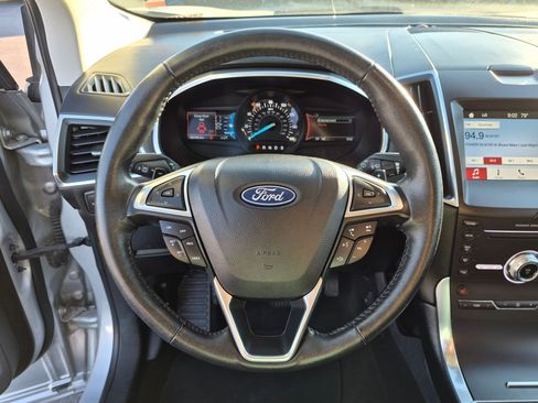 Used 2019 Ford Edge Titanium AWD/4WD image 18