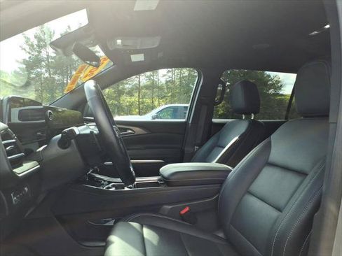 Used 2025 Chevrolet Traverse LT AWD/4WD image 12
