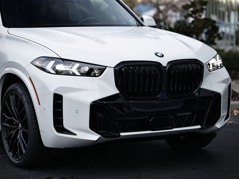 New 2026 BMW X5 xDrive40i w/ M Sport Package image 2