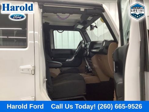 Used 2018 Jeep Wrangler Unlimited Sahara w/ Dual Top Group image 12