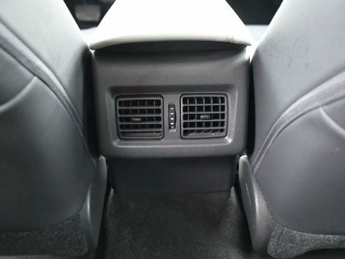 Used 2020 Toyota Camry XLE image 12