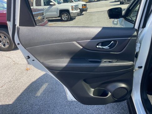 Used 2016 Nissan Rogue SV w/ SV Premium Package image 27