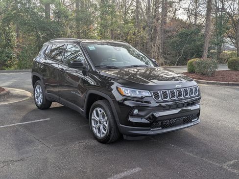 New 2026 Jeep Compass Latitude image 3
