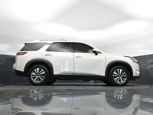 Used 2023 Nissan Pathfinder SL w/ Lighting Package (N92) image 47