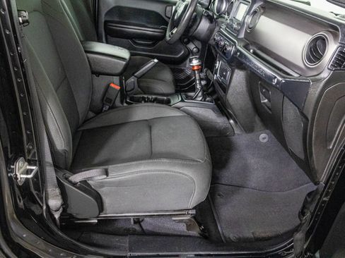 Used 2018 Jeep Wrangler Unlimited Sport image 36