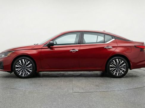 Used 2025 Nissan Altima 2.5 SV image 5