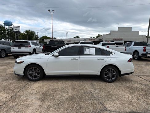 Used 2023 Honda Accord EX image 3