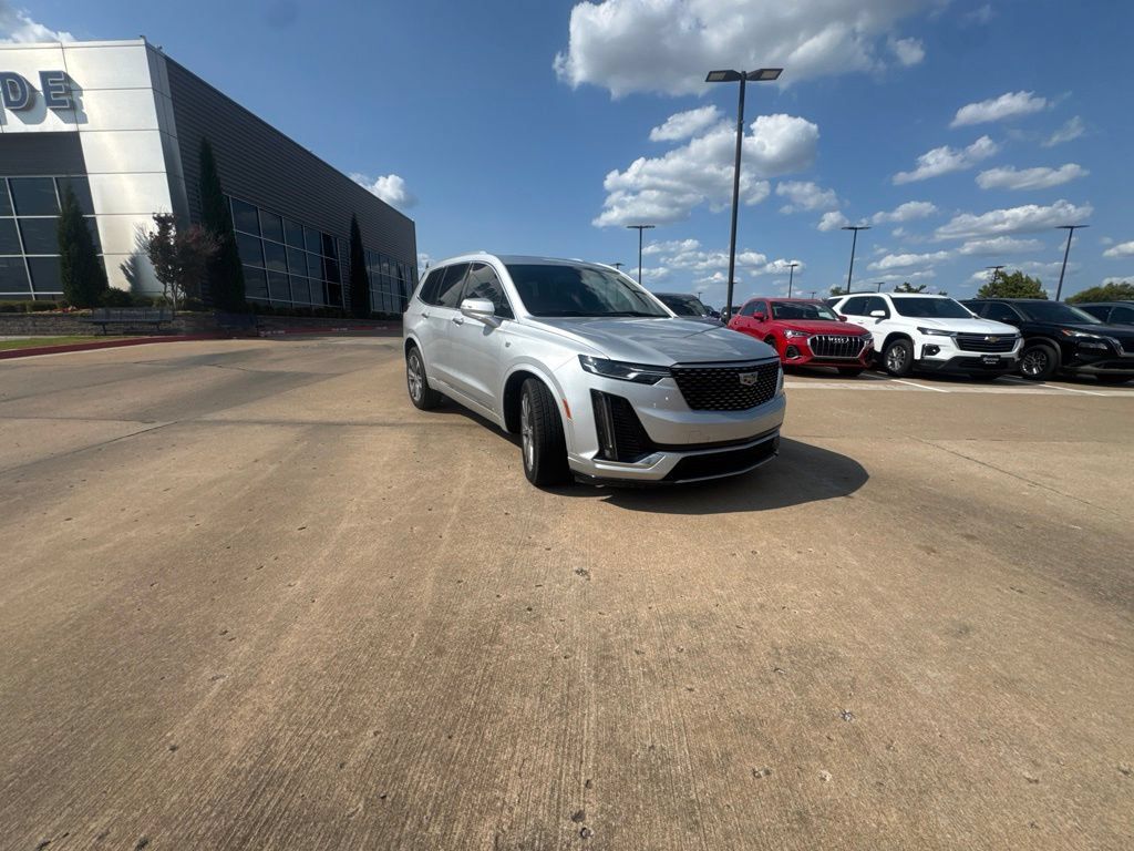 Used 2020 Cadillac XT6 Premium Luxury w/ LPO, Floor Liner Package FWD image 2