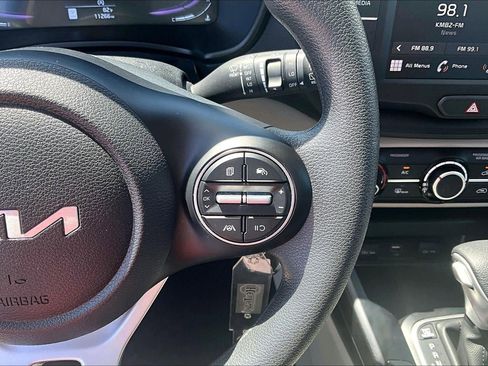 Used 2025 Kia Soul LX w/ LX Technology Package FWD image 12