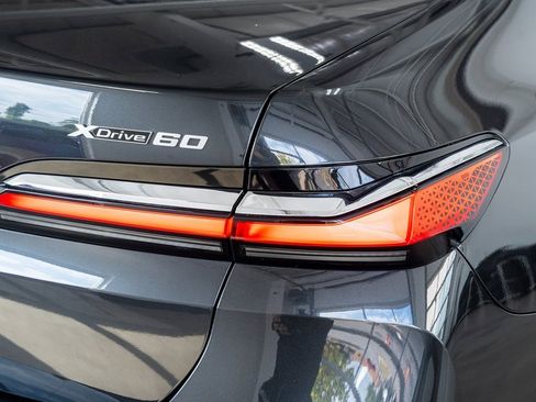 Used 2024 BMW i7 xDrive60 image 29