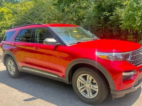 Used 2021 Ford Explorer XLT w/ Equipment Group 202A AWD/4WD image 4