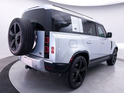 Used 2023 Land Rover Defender 110 SE AWD/4WD image 17