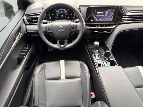 Used 2025 Toyota Camry SE FWD image 19