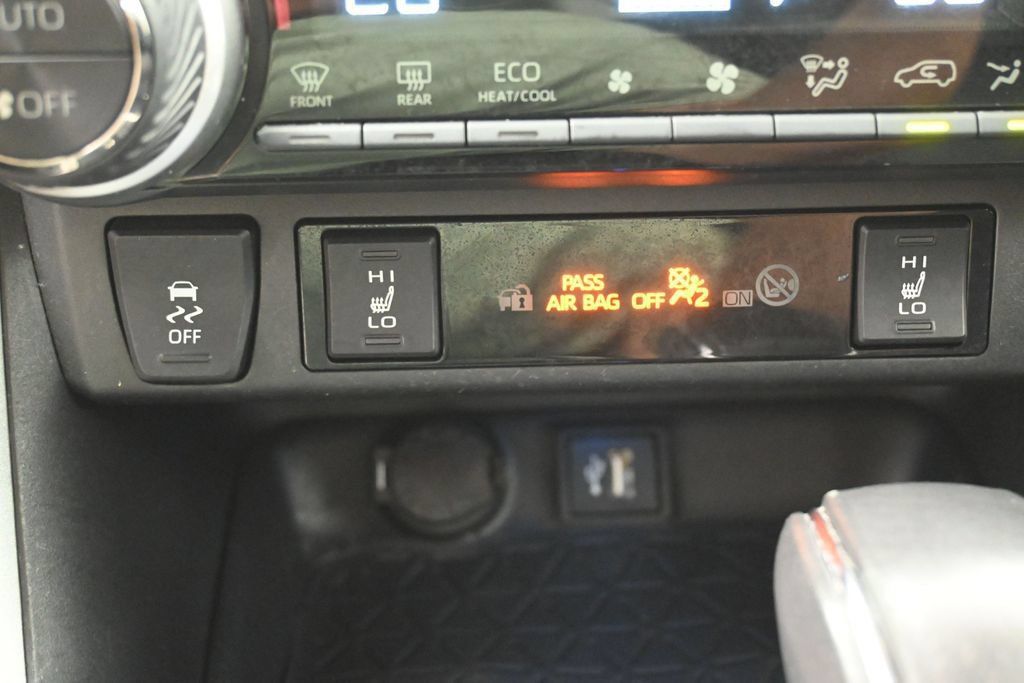 Used 2024 Toyota RAV4 XSE AWD/4WD image 23