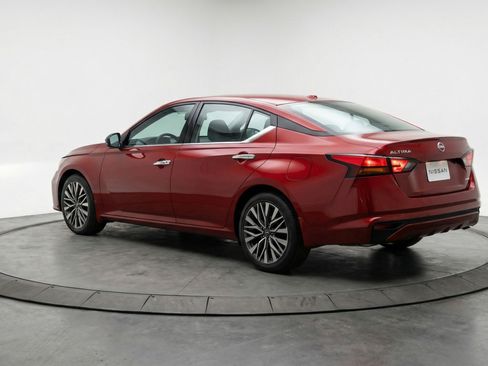 Used 2025 Nissan Altima 2.5 SV image 6