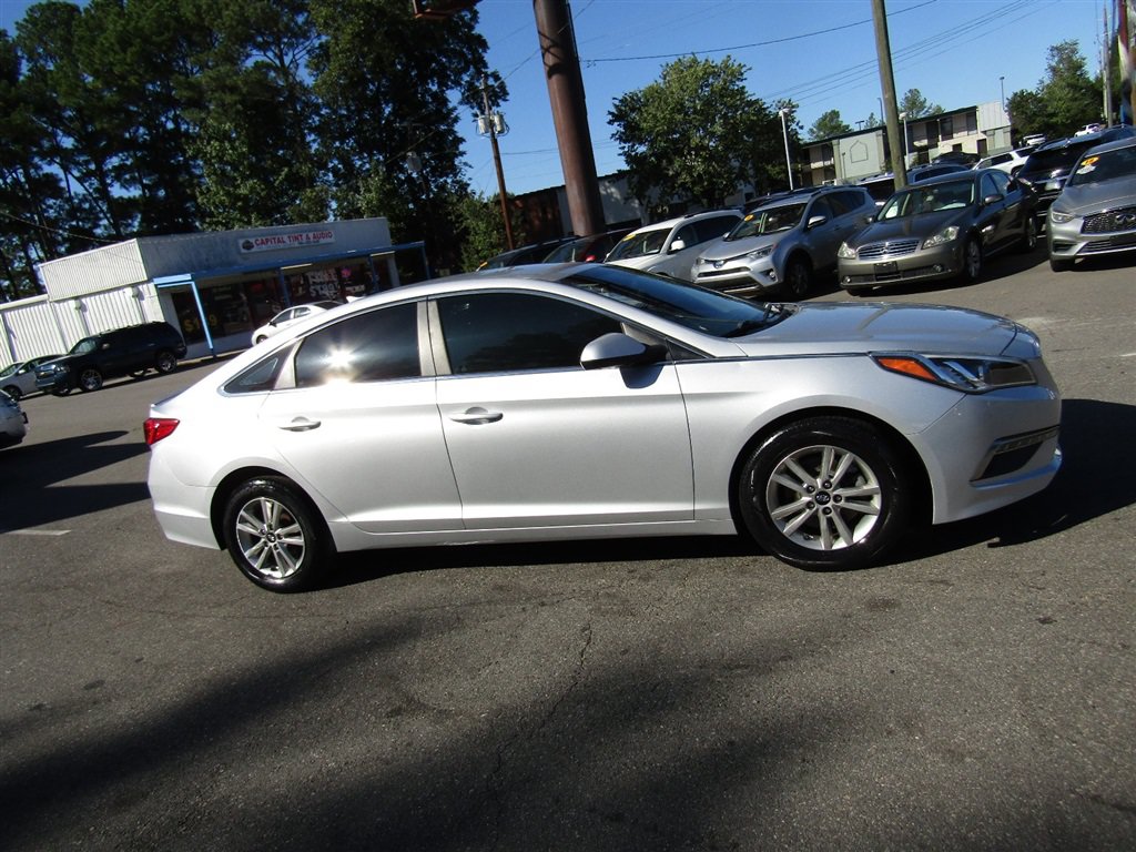 Used 2015 Hyundai Sonata SE w/ Option Group 09 FWD image 8