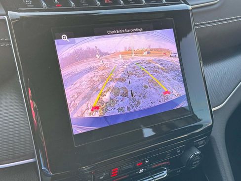 Used 2023 Jeep Grand Cherokee L Laredo image 30