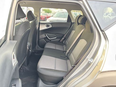 Used 2025 Kia Soul LX w/ LX Technology Package FWD image 23
