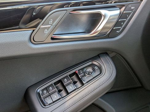 New 2026 Porsche Macan image 14