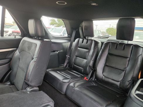 Used 2018 Ford Explorer XLT w/ Equipment Group 202A FWD image 10