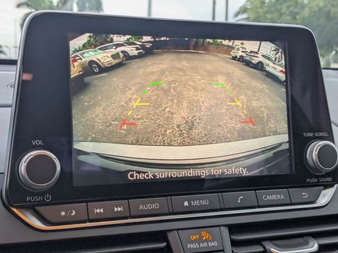 Used 2025 Nissan Altima 2.5 SR image 18