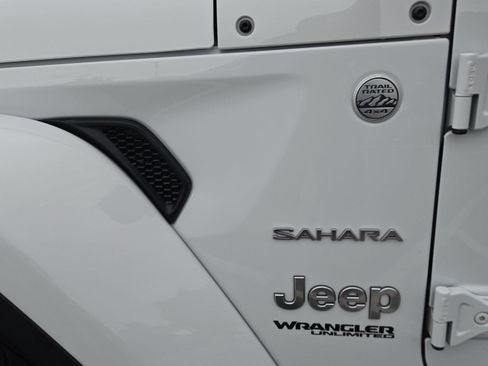 Used 2019 Jeep Wrangler Unlimited Sahara AWD/4WD image 53