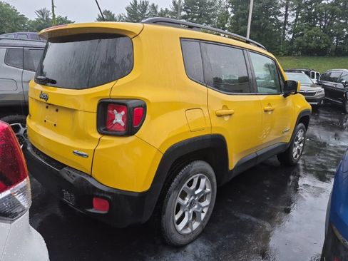 Used 2016 Jeep Renegade Latitude w/ Cold Weather Group AWD/4WD image 4
