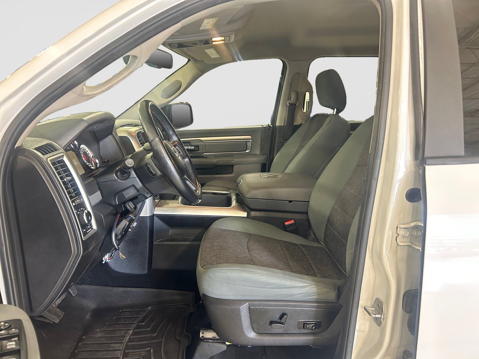 Used 2017 RAM 1500 Big Horn AWD/4WD image 10