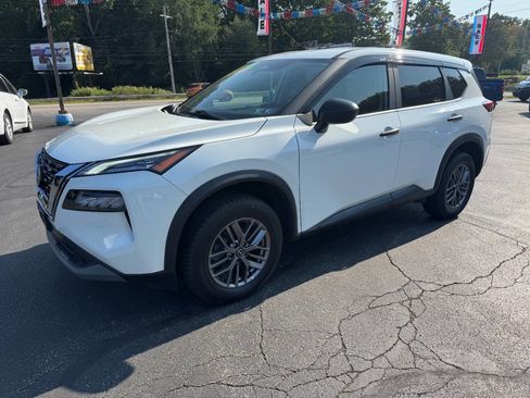 Used 2023 Nissan Rogue S image 4