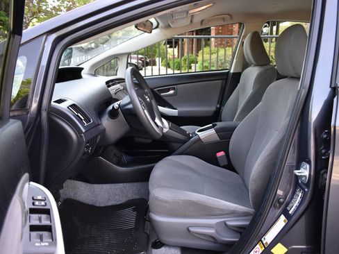 Used 2013 Toyota Prius Three image 7
