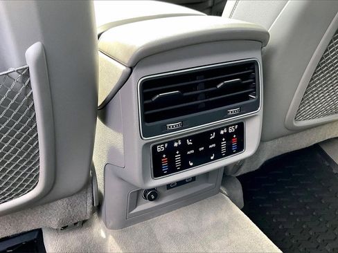 Used 2023 Audi Q7 3.0T Prestige image 10