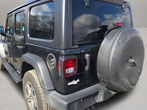 Used 2022 Jeep Wrangler Unlimited Sport AWD/4WD image 4