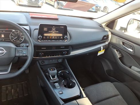 Certified 2025 Nissan Rogue SV image 7