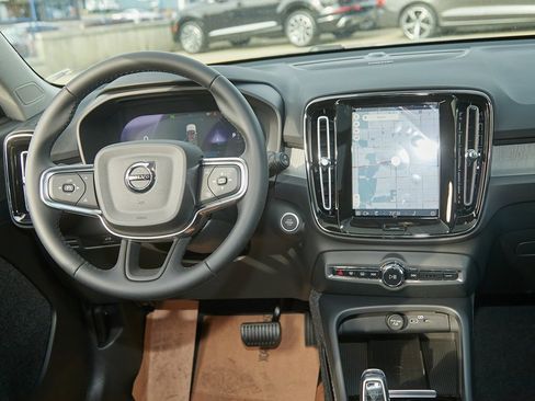 New 2025 Volvo XC40 B5 Plus w/ Climate Package image 21