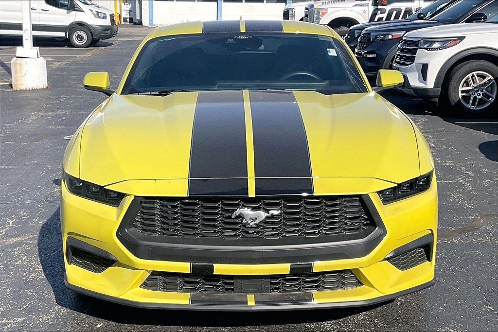 Used 2025 Ford Mustang Premium RWD image 2