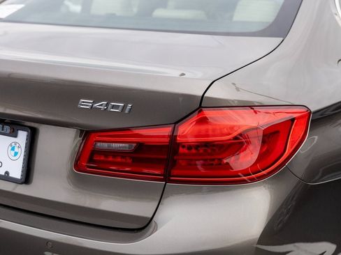 Used 2018 BMW 540i xDrive image 3