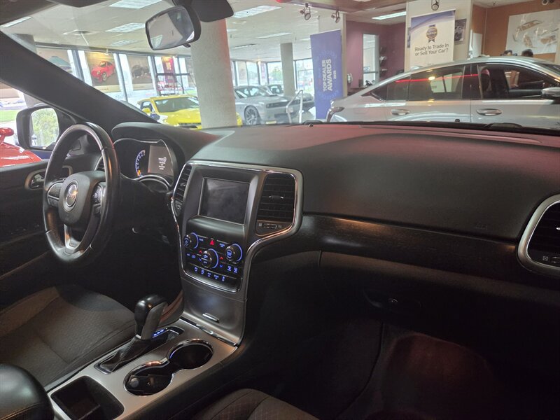 Used 2018 Jeep Grand Cherokee Laredo AWD/4WD image 19