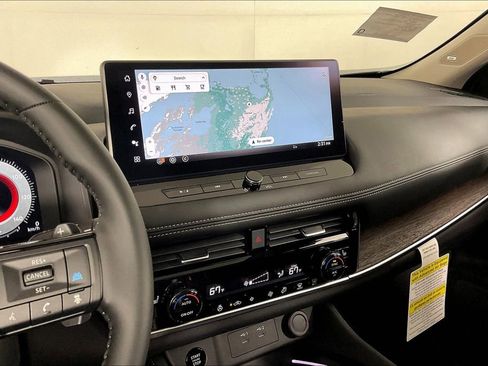 New 2025 Nissan Rogue Platinum image 10