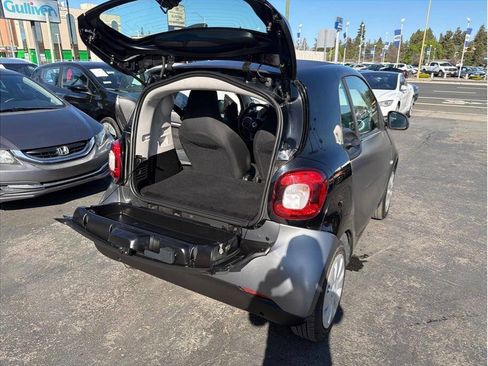 Used 2016 smart fortwo pure RWD image 19