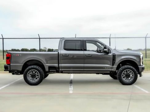Used 2025 Ford F250 Platinum AWD/4WD image 7